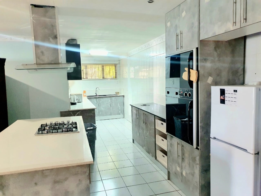 To Let 5 Bedroom Property for Rent in Vincent Eastern Cape